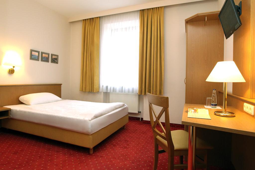 Stadthotel Erding Bagian luar foto