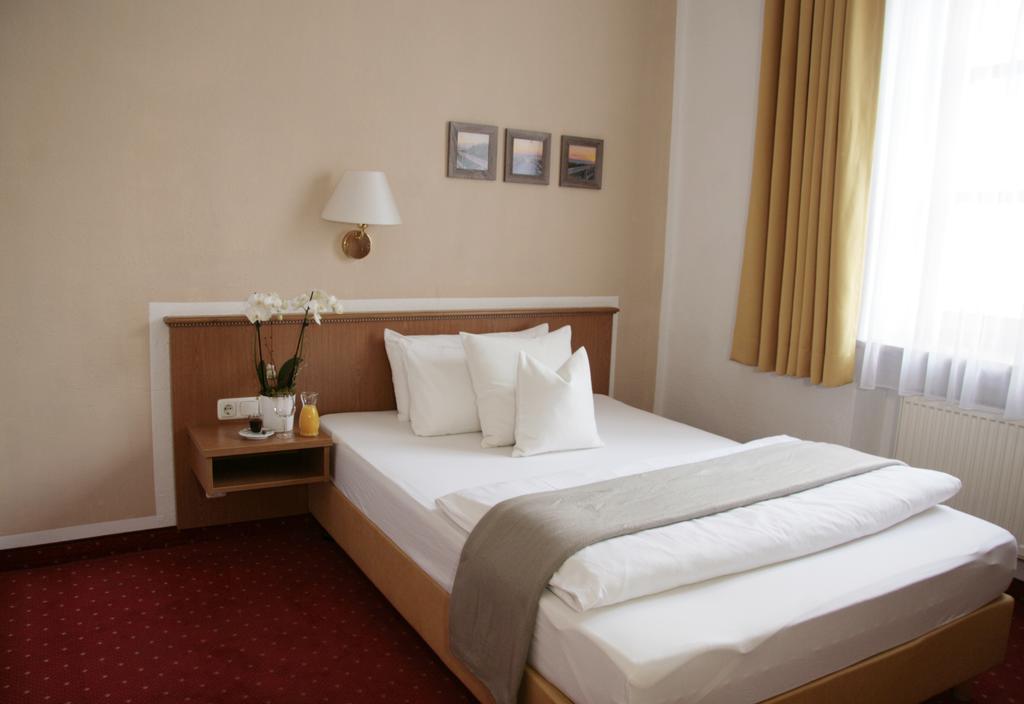 Stadthotel Erding Bagian luar foto