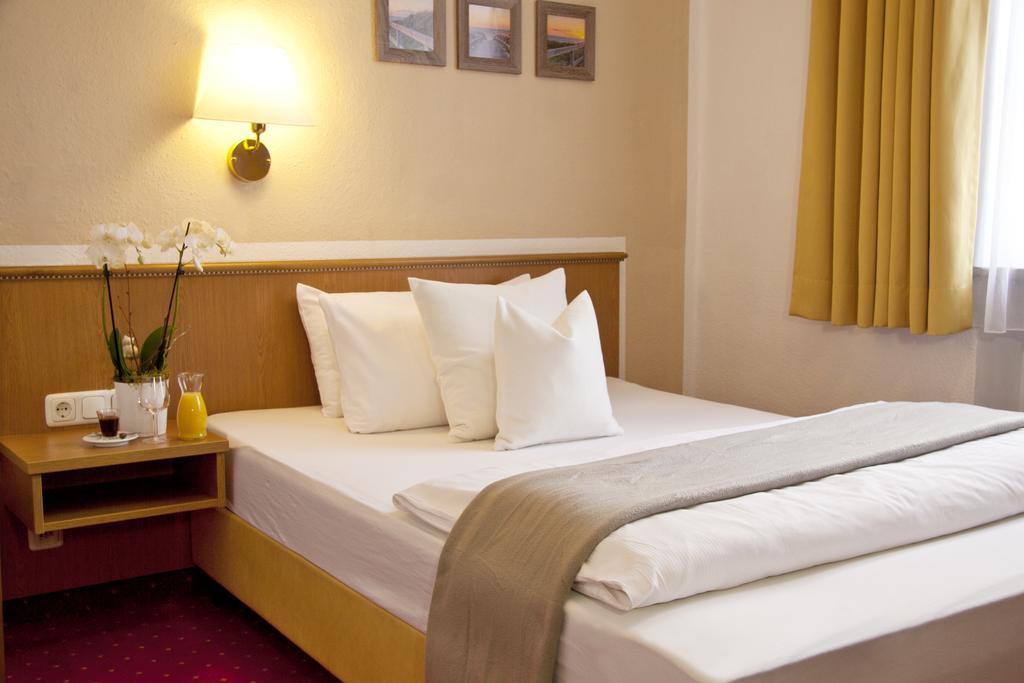 Stadthotel Erding Bagian luar foto